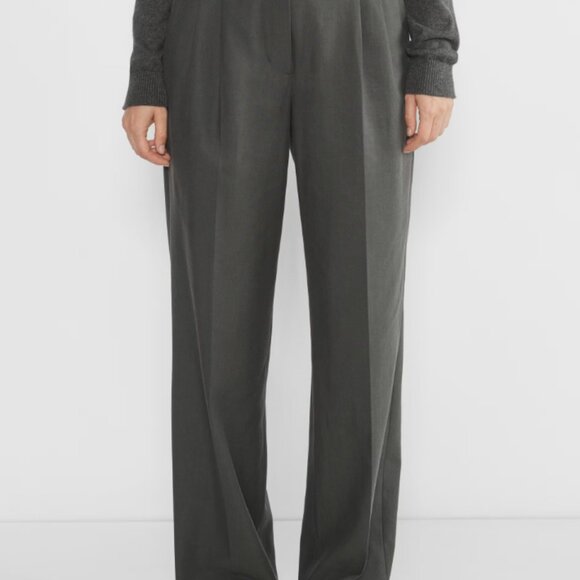 Aritzia Effortless Pants - Picture 4 of 4